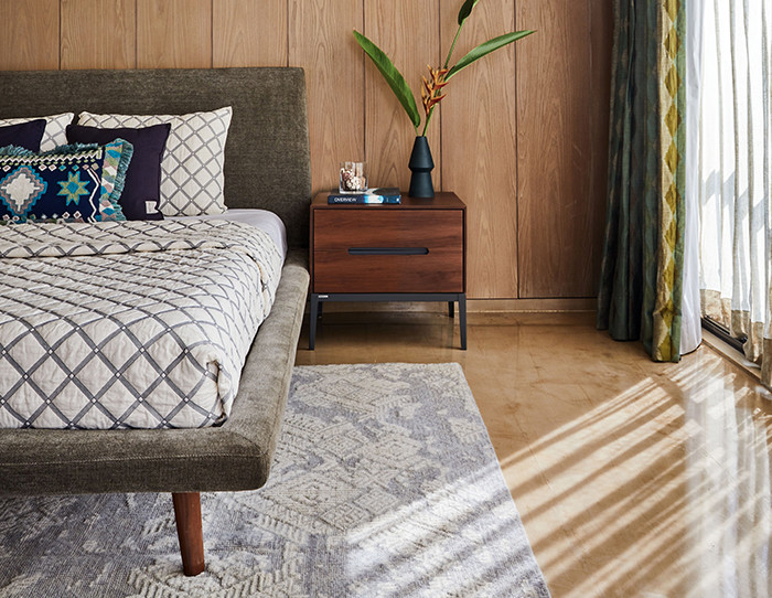 what colour rug goes with dark grey carpet