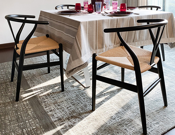 colours that go with grey carpet