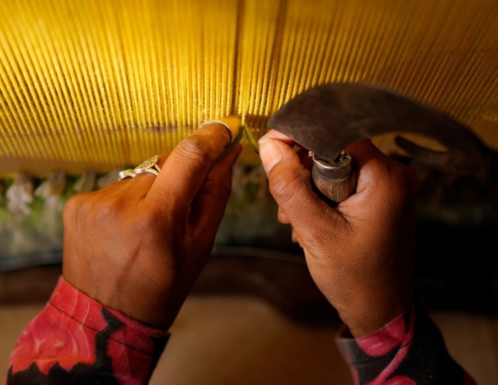 rug making on loom