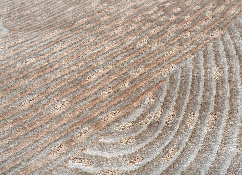 azalea grey and black bamboo silk hand knotted Rug - CloseUp