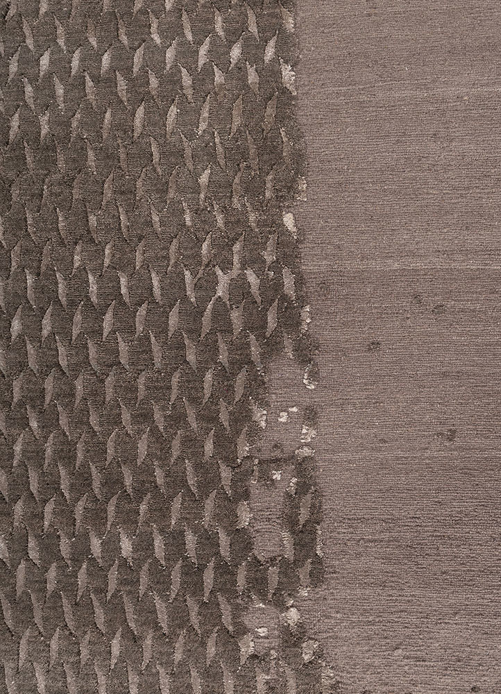 edge and essence grey and black wool and bamboo silk hand knotted Rug - CloseUp edge and essence grey and black wool and bamboo silk hand knotted Rug - CloseUp