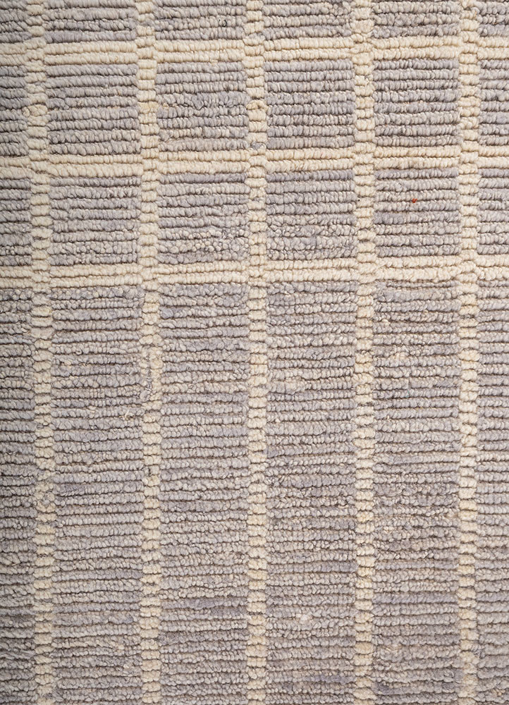 saga grey and black wool hand loom Rug - CloseUp saga grey and black wool hand loom Rug - CloseUp