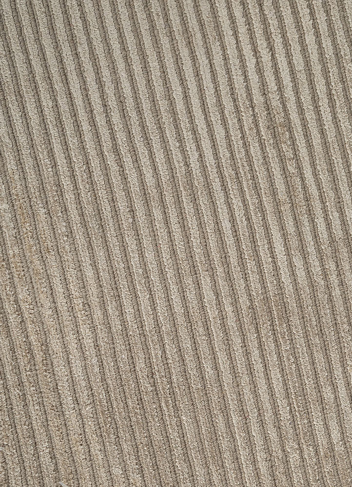 saga ivory wool and viscose hand loom Rug - CloseUp saga ivory wool and viscose hand loom Rug - CloseUp