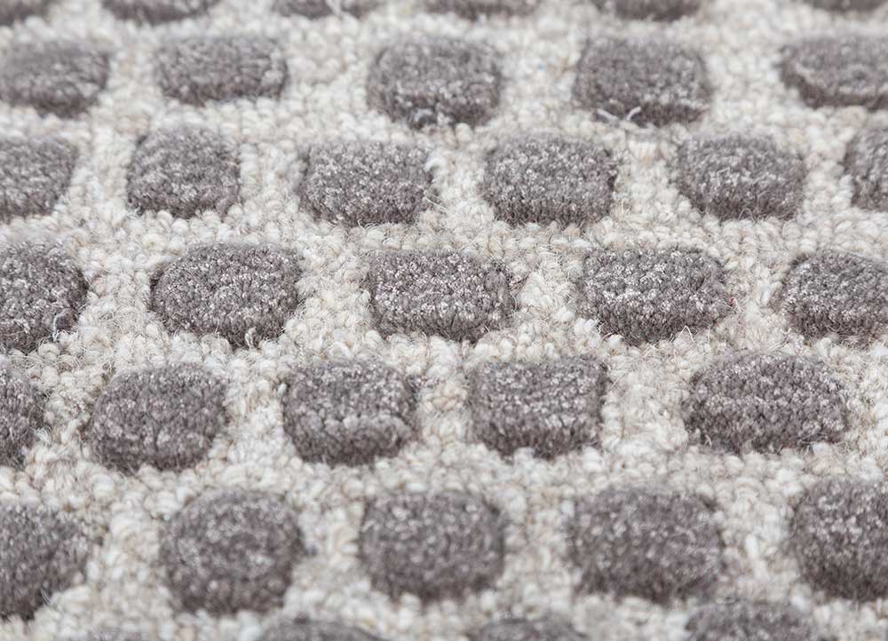 linear ivory wool and viscose hand tufted Rug - CloseUp