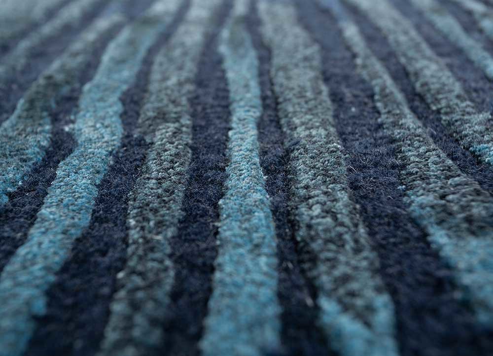 lucid blue wool and viscose hand tufted Rug - CloseUp