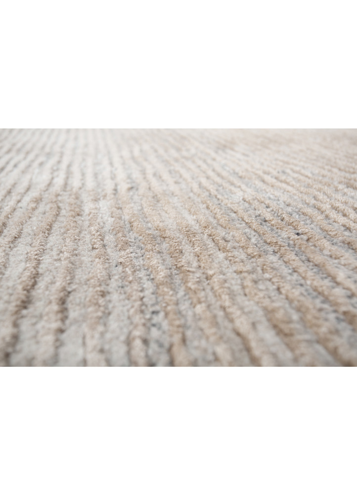 pathways grey and black wool hand tufted Rug - CloseUp