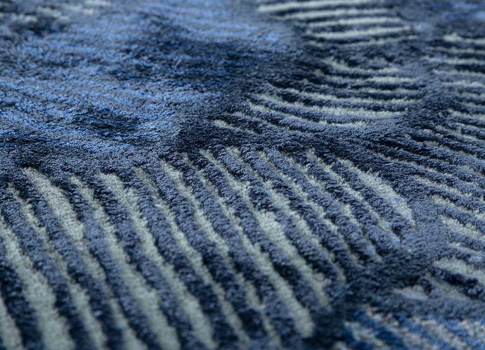 aurelia blue wool and viscose hand tufted Rug - CloseUp