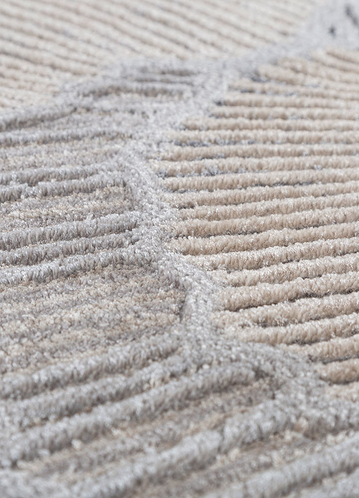 aurelia grey and black wool and viscose hand tufted Rug - CloseUp