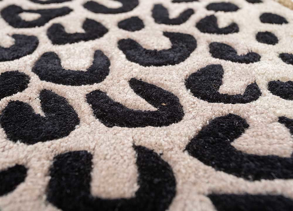 wild wanderlust ivory wool and viscose hand tufted Rug - CloseUp