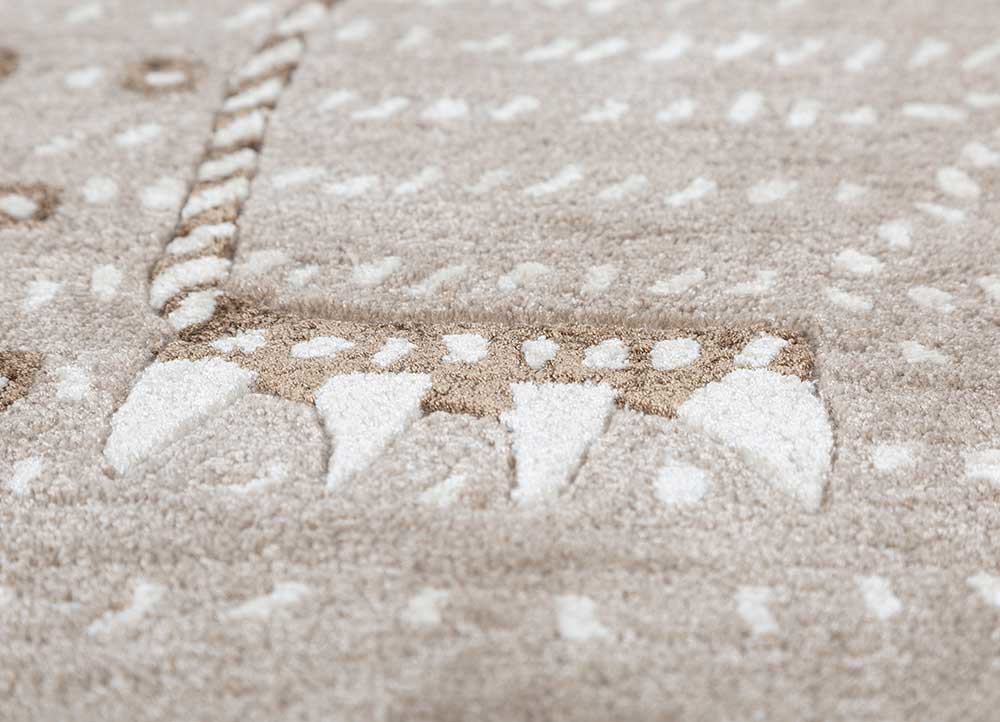 wild wanderlust ivory wool and viscose hand tufted Rug - CloseUp