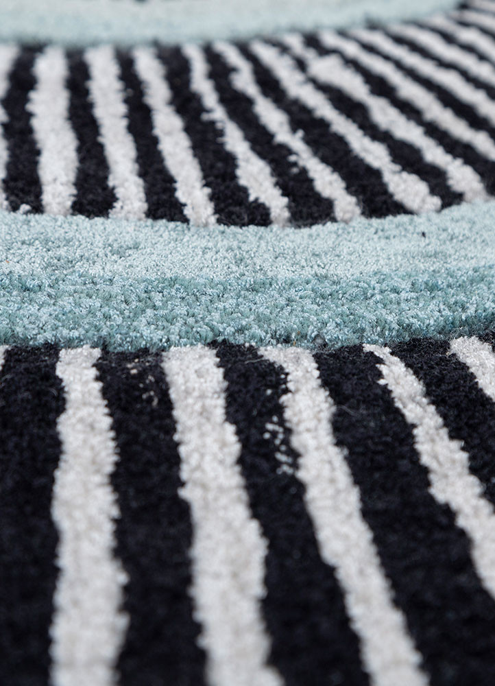 adrift grey and black wool and viscose hand tufted Rug - CloseUp