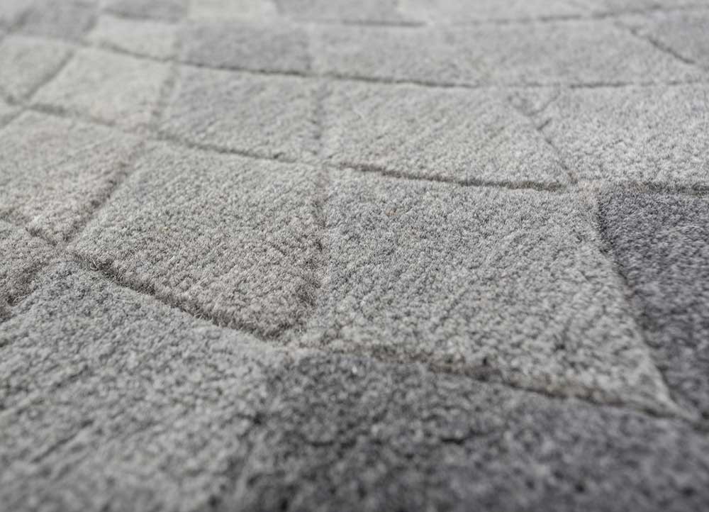 chroma grey and black wool hand tufted Rug - CloseUp