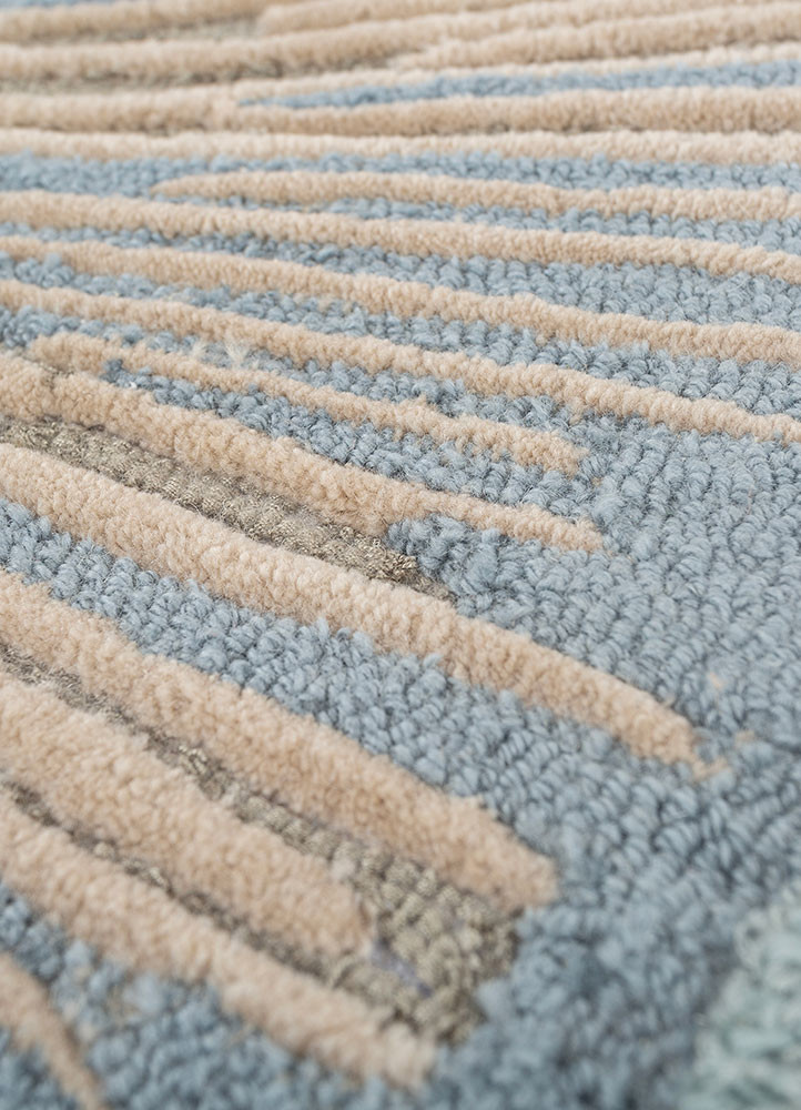 aurelia grey and black wool and viscose hand tufted Rug - CloseUp