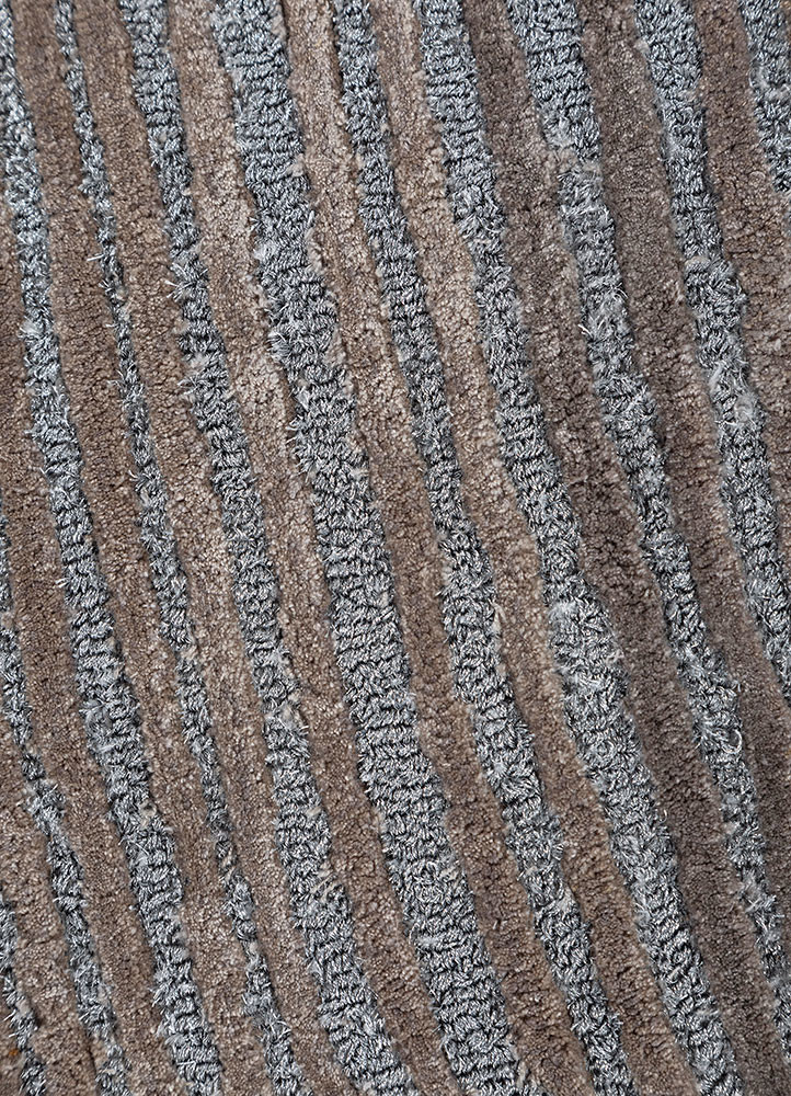 infini grey and black viscose hand tufted Rug - CloseUp