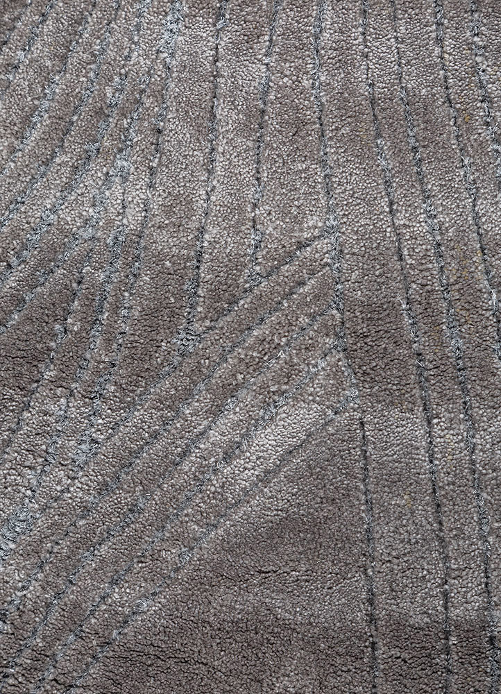 infini grey and black viscose hand tufted Rug - CloseUp