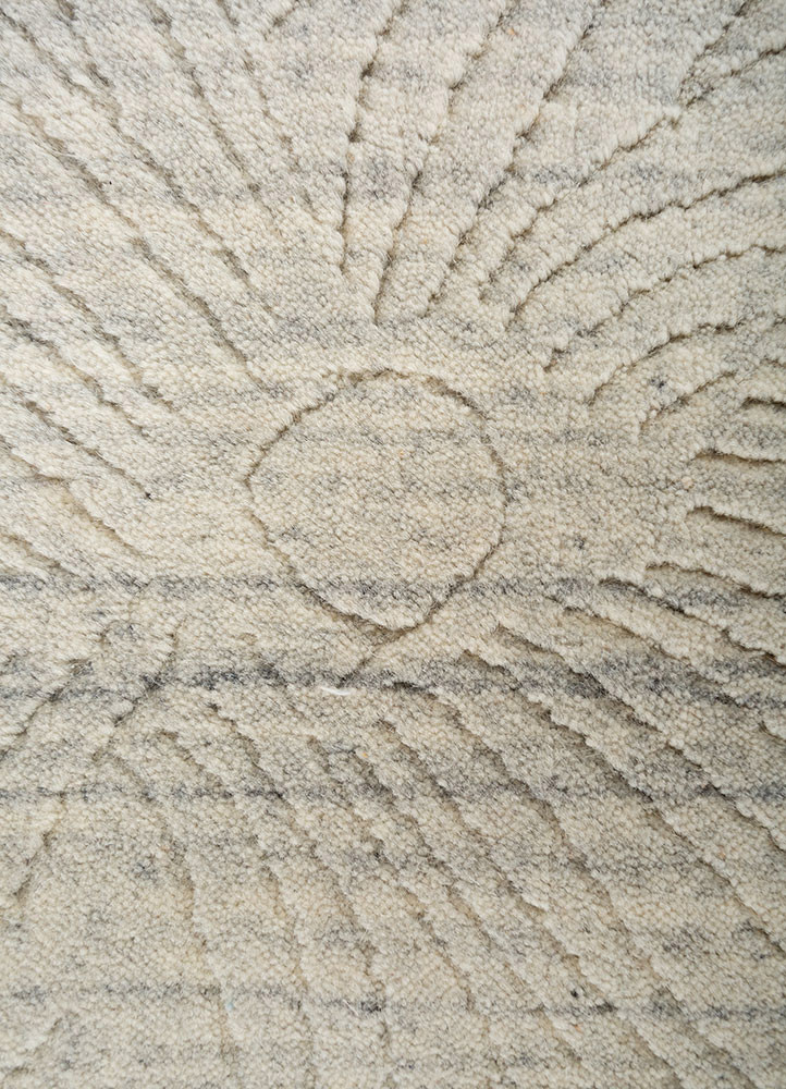 forme grey and black wool hand loom Rug - CloseUp