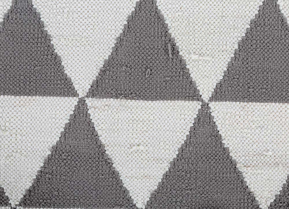 indusbar grey and black polyester flat weaves Rug - CloseUp indusbar grey and black polyester flat weaves Rug - CloseUp