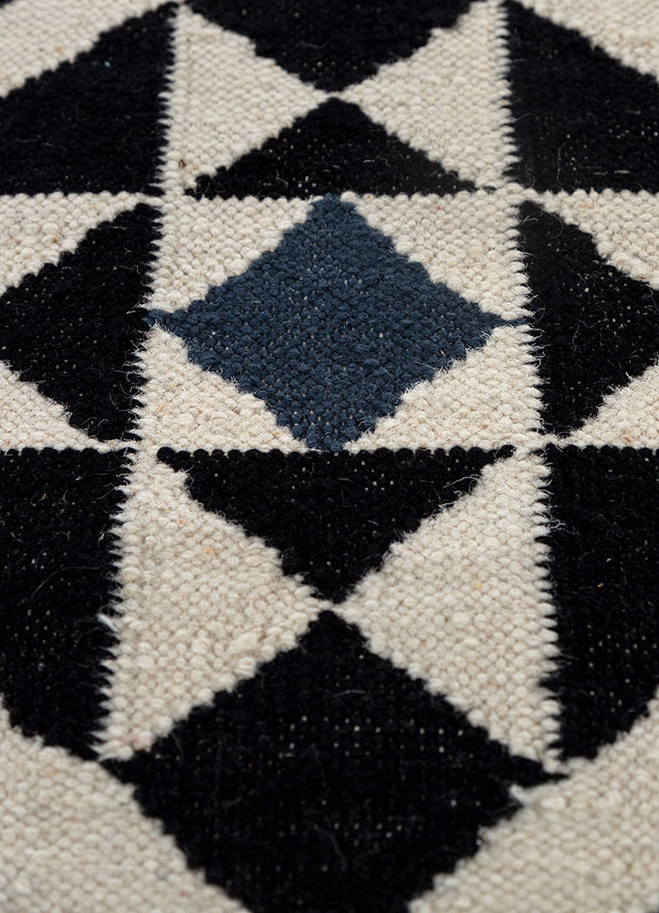 alhambra grey and black wool flat weaves Rug - CloseUp