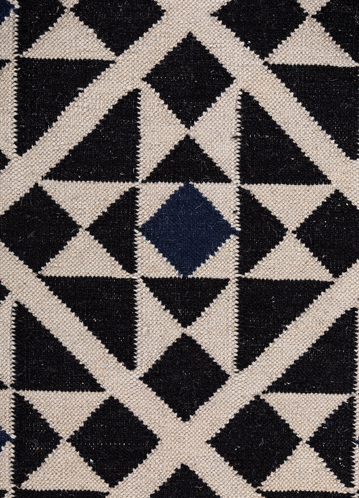 alhambra grey and black wool flat weaves Rug - CloseUp