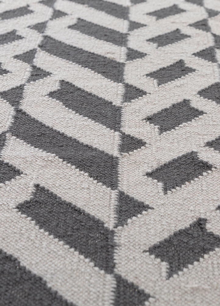 alhambra grey and black wool flat weaves Rug - CloseUp