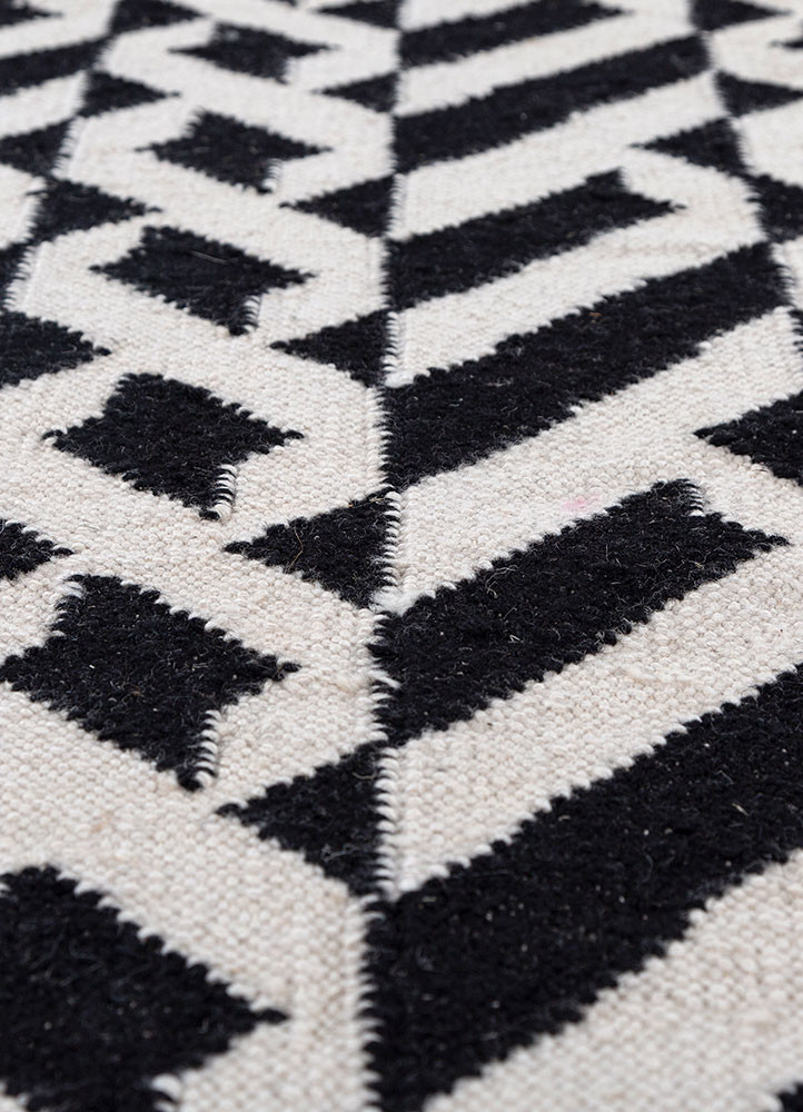 alhambra grey and black wool flat weaves Rug - CloseUp