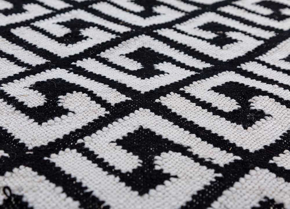 alhambra grey and black wool flat weaves Rug - CloseUp