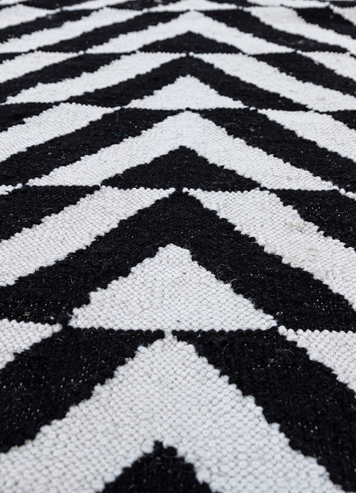 alhambra grey and black wool flat weaves Rug - CloseUp