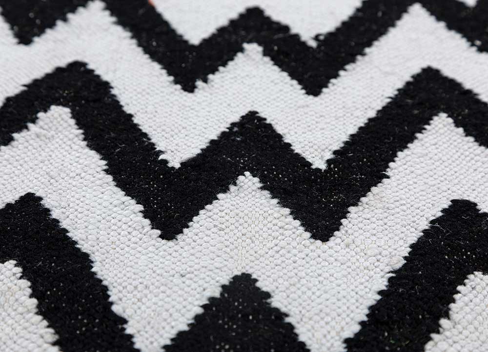 alhambra grey and black wool flat weaves Rug - CloseUp