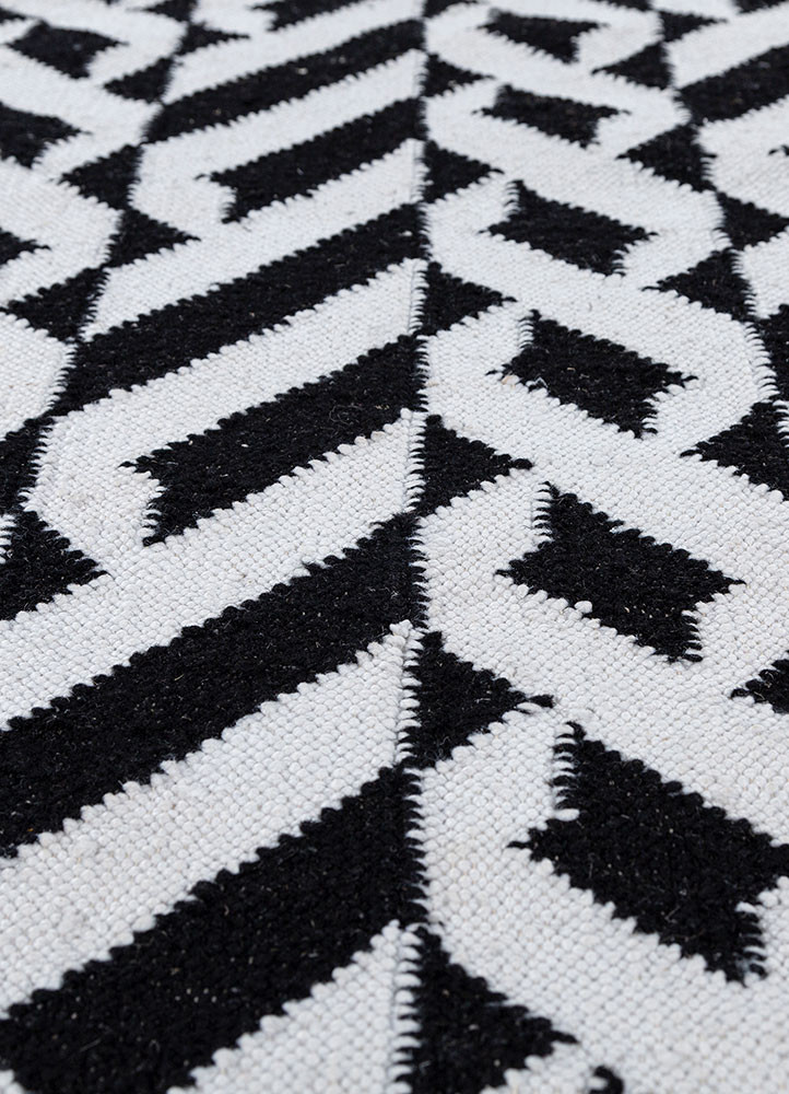alhambra grey and black wool flat weaves Rug - CloseUp