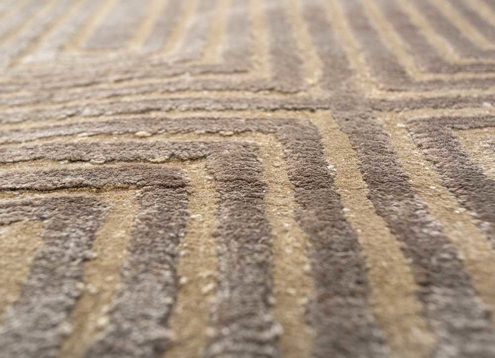 azalea grey and black bamboo silk hand knotted Rug - CloseUp