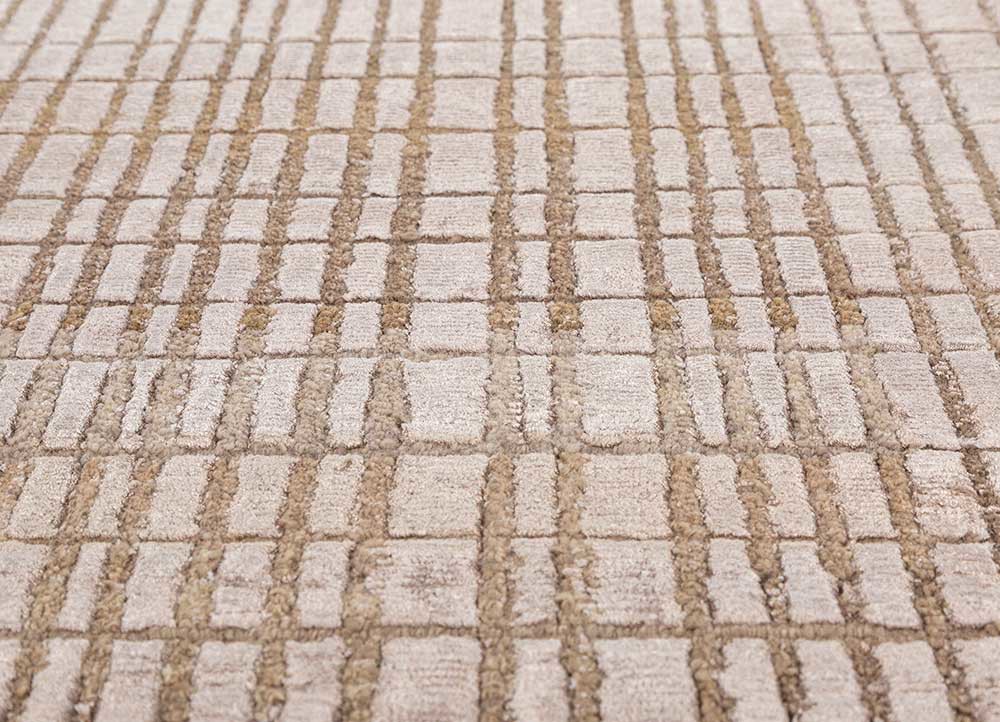 edge and essence gold wool and bamboo silk hand knotted Rug - CloseUp edge and essence gold wool and bamboo silk hand knotted Rug - CloseUp