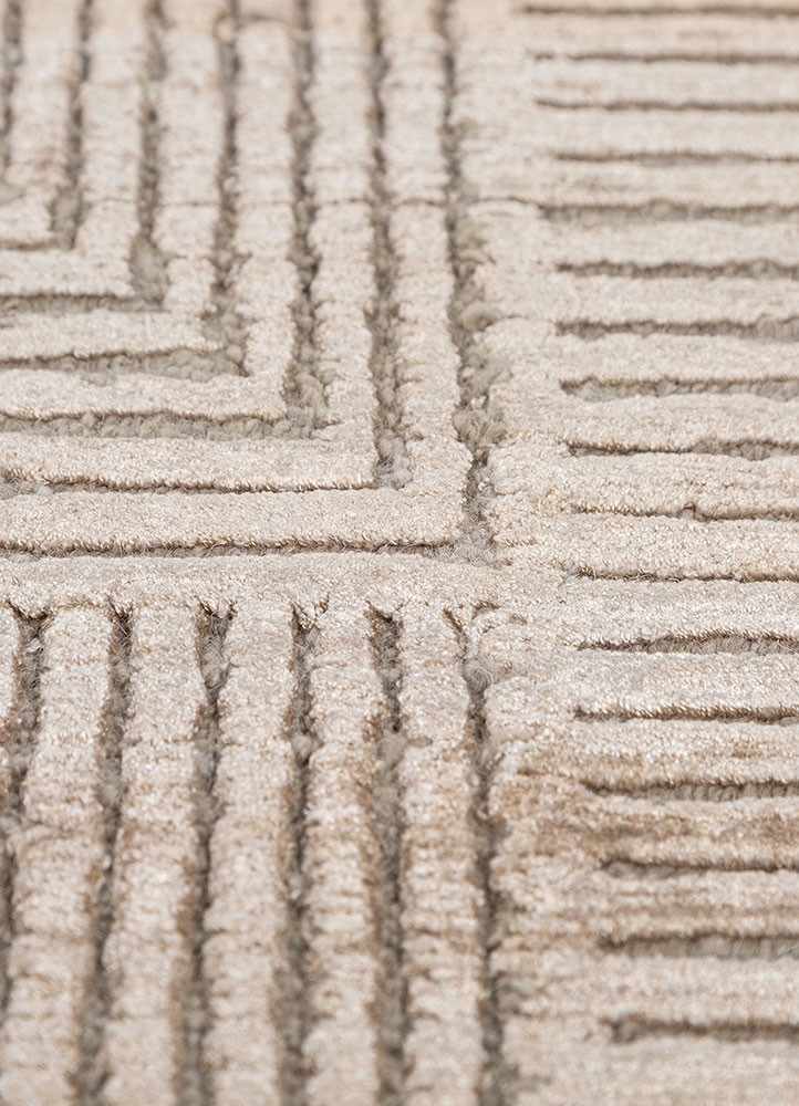 azalea gold wool and bamboo silk hand knotted Rug - CloseUp