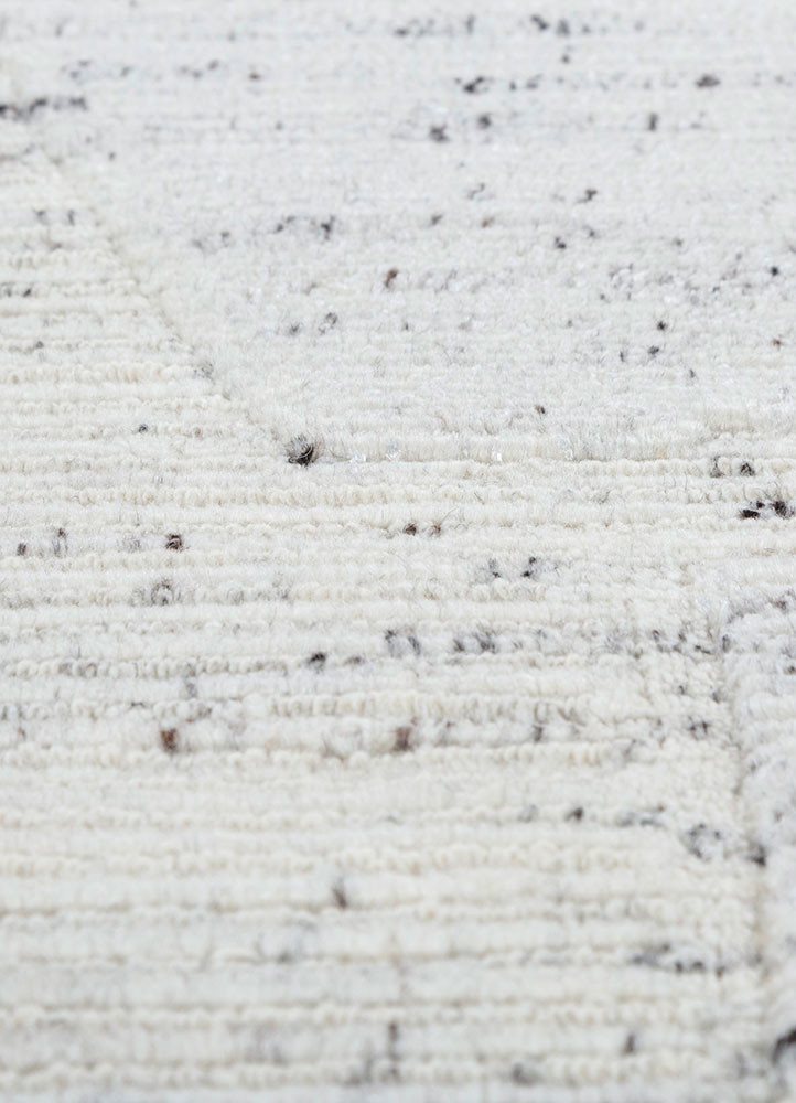 aprezo ivory wool and bamboo silk hand knotted Rug - CloseUp