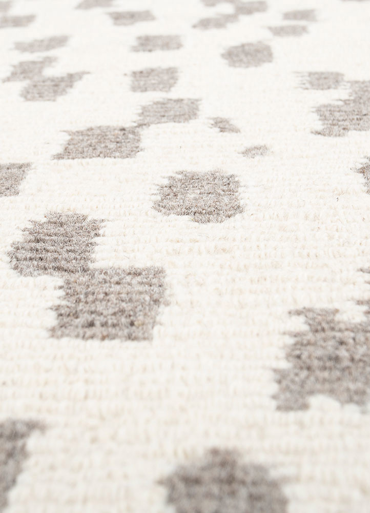 zuri ivory wool hand knotted Rug - CloseUp zuri ivory wool hand knotted Rug - CloseUp