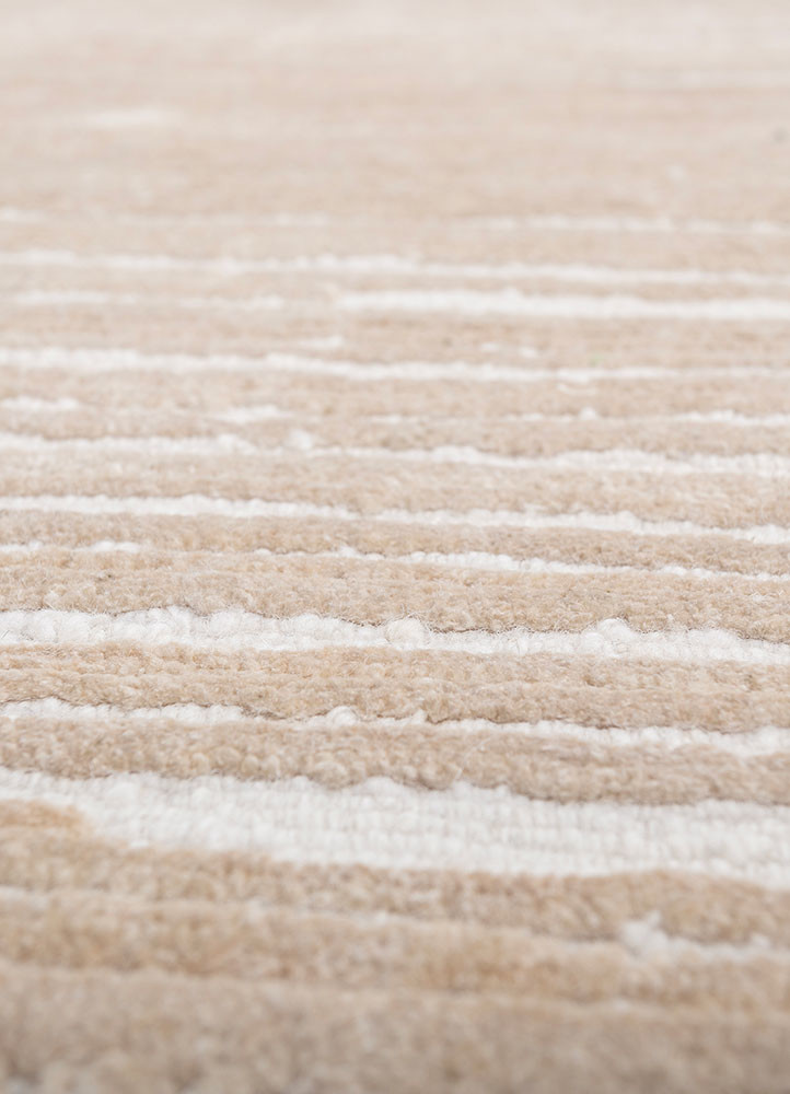azalea ivory wool and silk hand knotted Rug - CloseUp