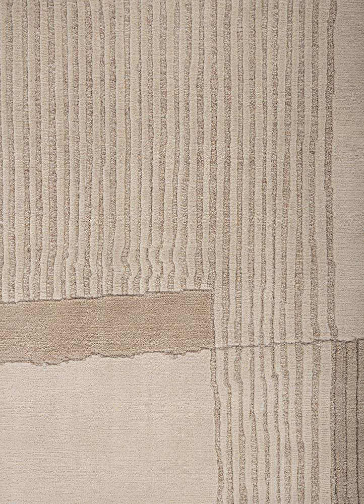 aprezo ivory wool and silk hand knotted Rug - CloseUp
