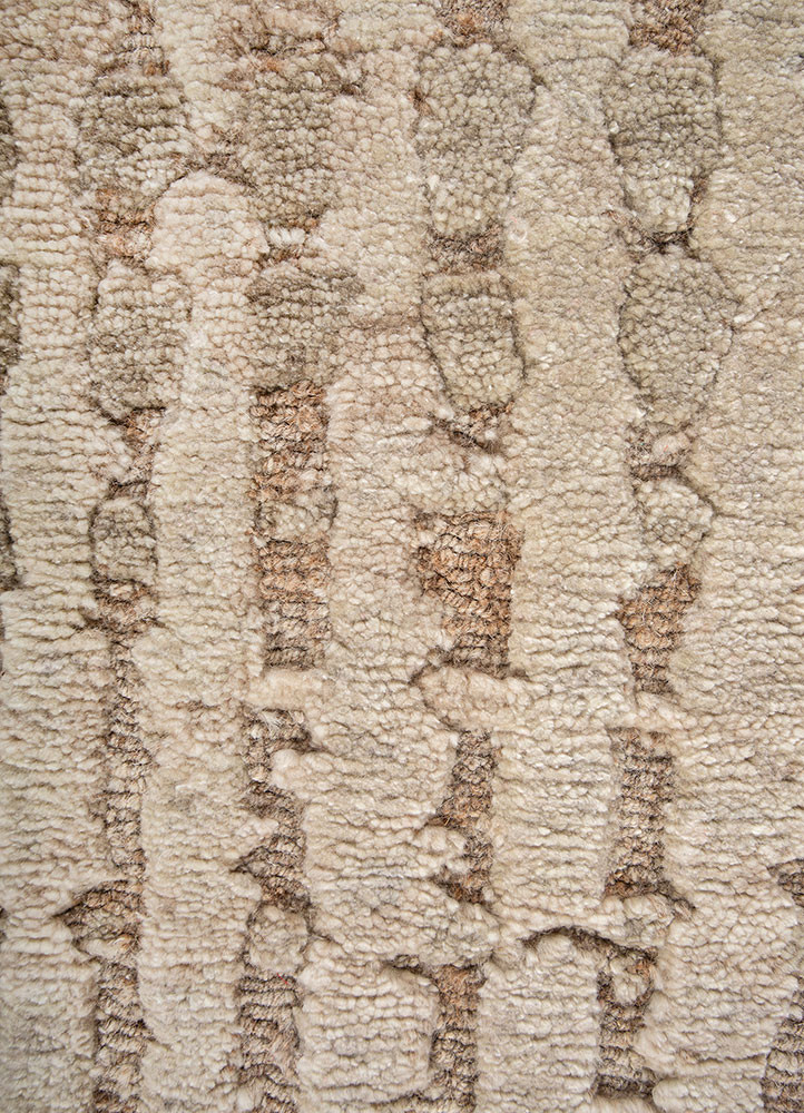 uvenuti ivory wool hand knotted Rug - CloseUp