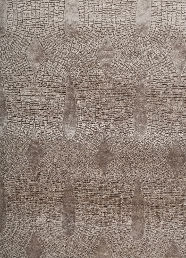 azalea grey and black wool and bamboo silk hand knotted Rug - CloseUp