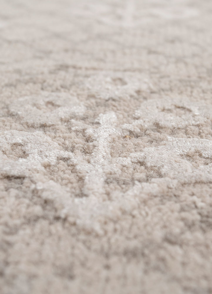 inde rose ivory wool and bamboo silk hand knotted Rug - CloseUp