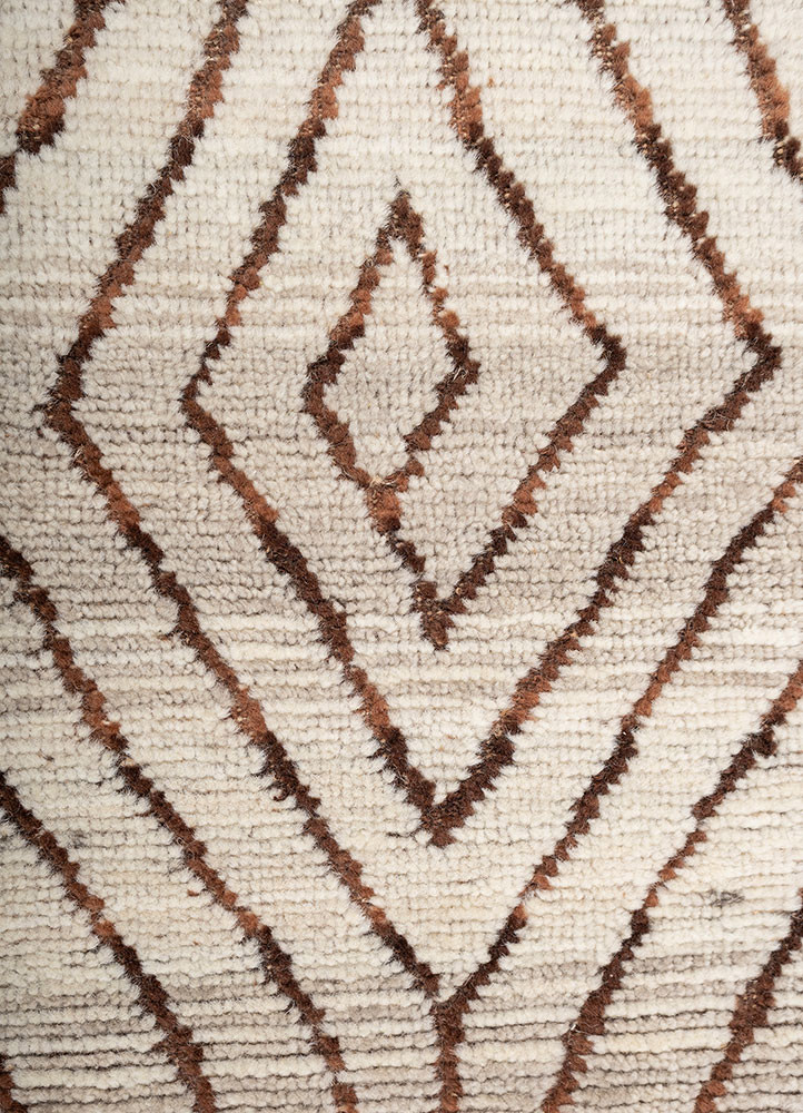 zuri ivory wool hand knotted Rug - CloseUp