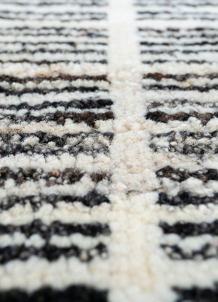 manifest ivory wool hand knotted Rug - CloseUp manifest ivory wool hand knotted Rug - CloseUp