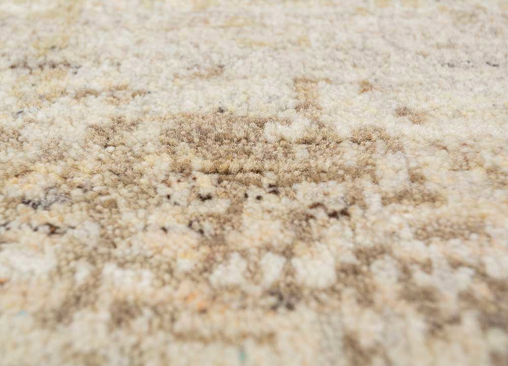 uvenuti ivory wool hand knotted Rug - CloseUp