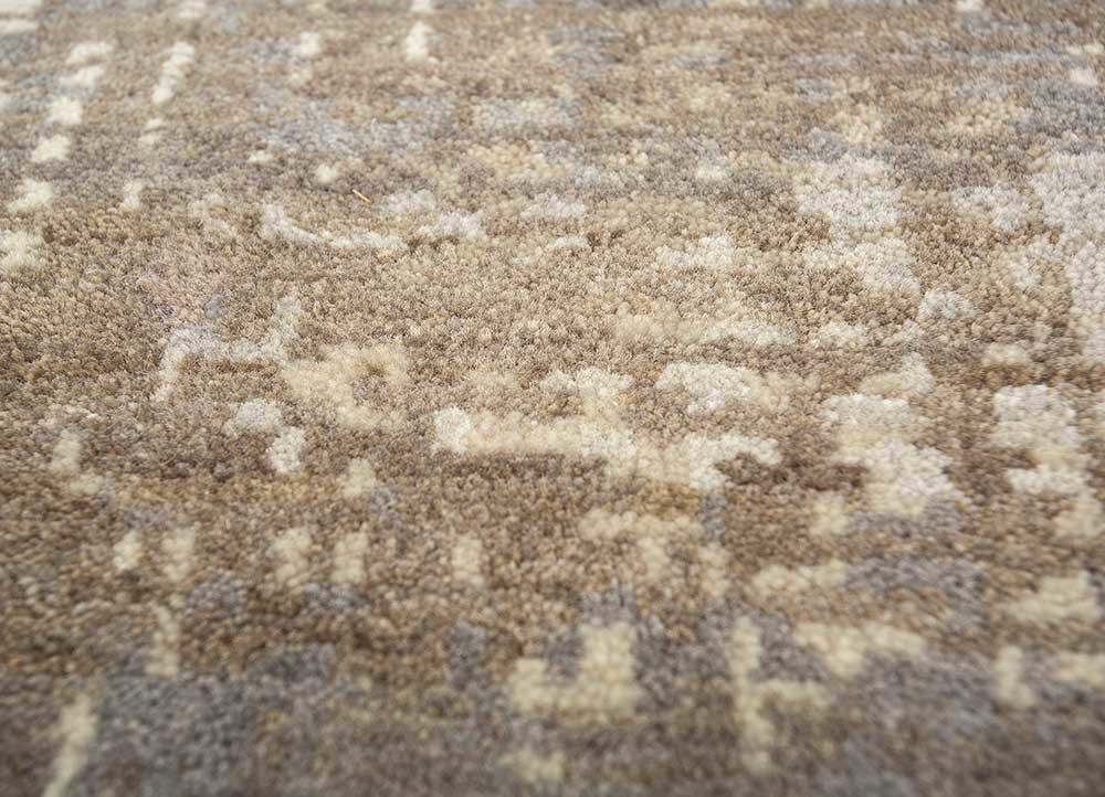 uvenuti grey and black wool hand knotted Rug - CloseUp