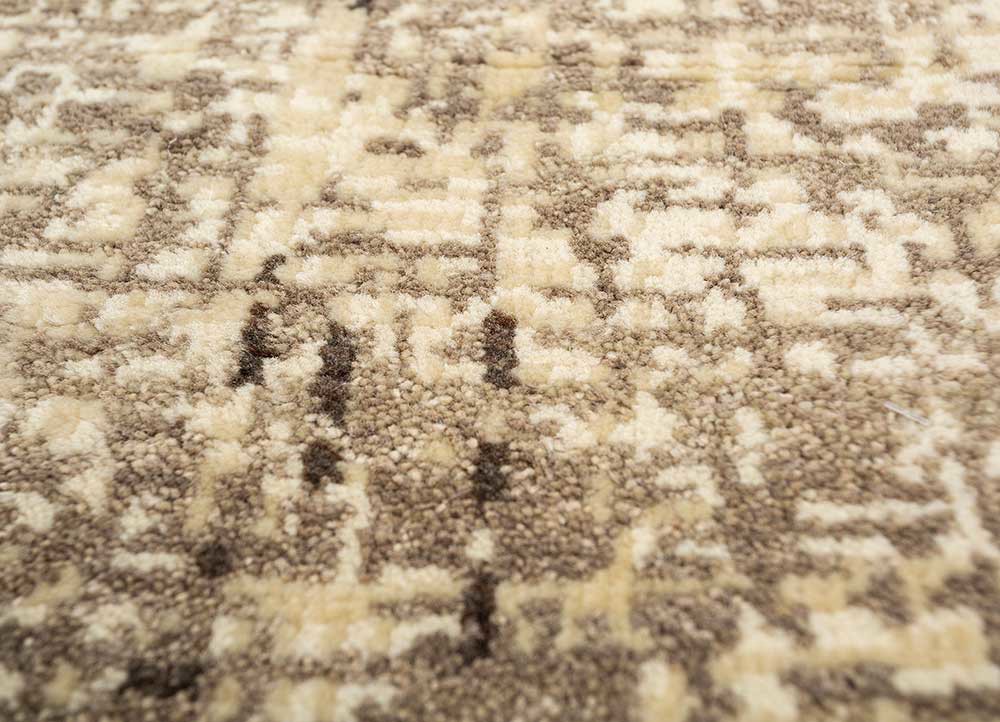 uvenuti beige and brown wool hand knotted Rug - CloseUp
