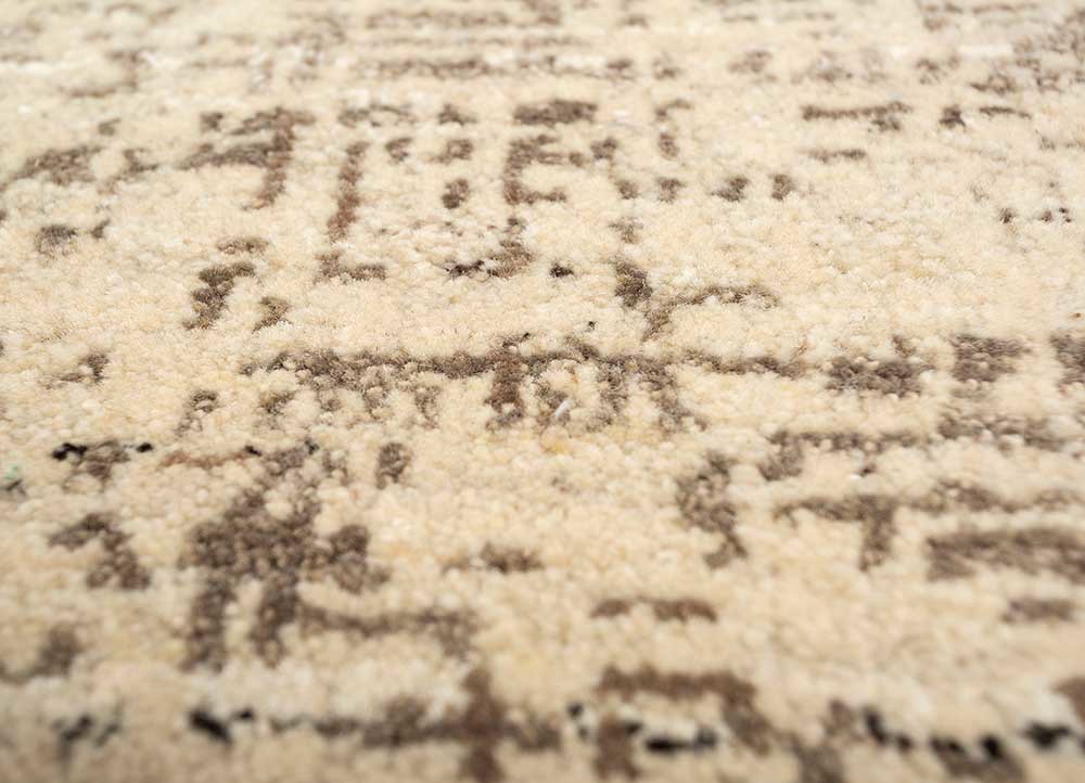 uvenuti ivory wool hand knotted Rug - CloseUp