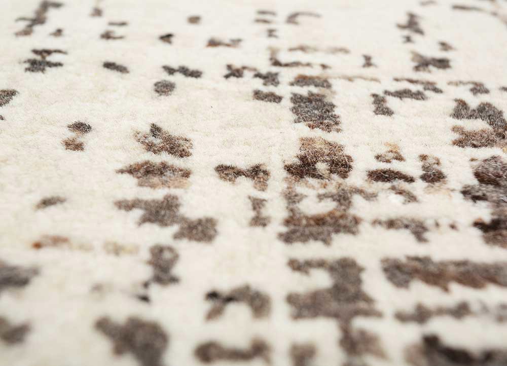 uvenuti ivory wool hand knotted Rug - CloseUp