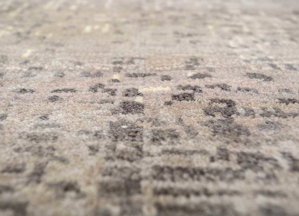 uvenuti grey and black wool hand knotted Rug - CloseUp