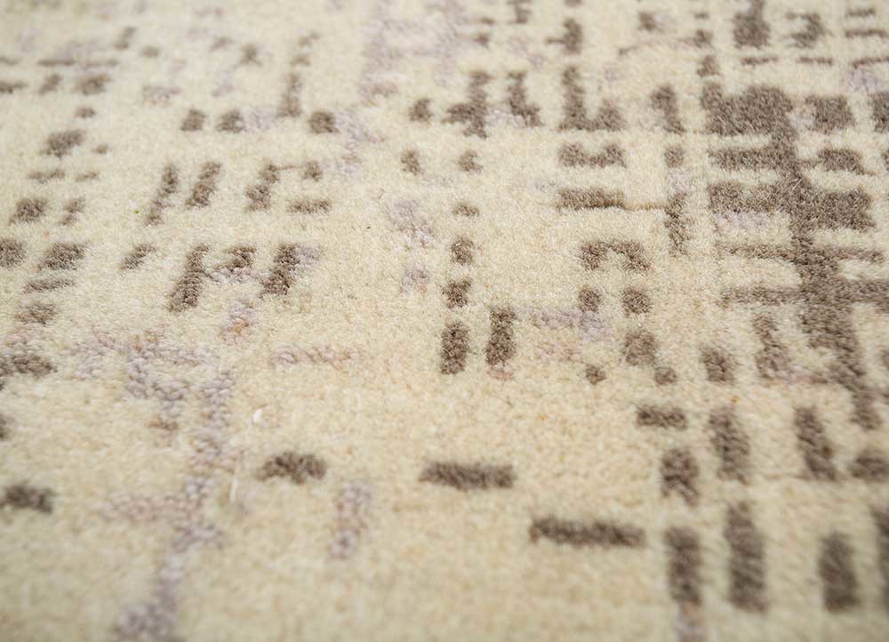 uvenuti ivory wool hand knotted Rug - CloseUp