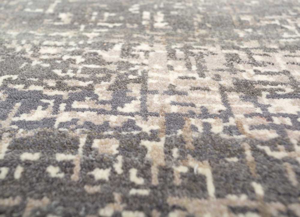 uvenuti grey and black wool hand knotted Rug - CloseUp