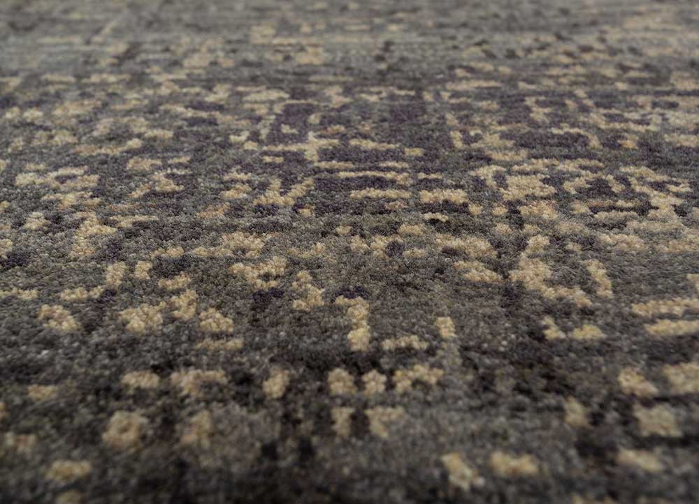 uvenuti grey and black wool hand knotted Rug - CloseUp